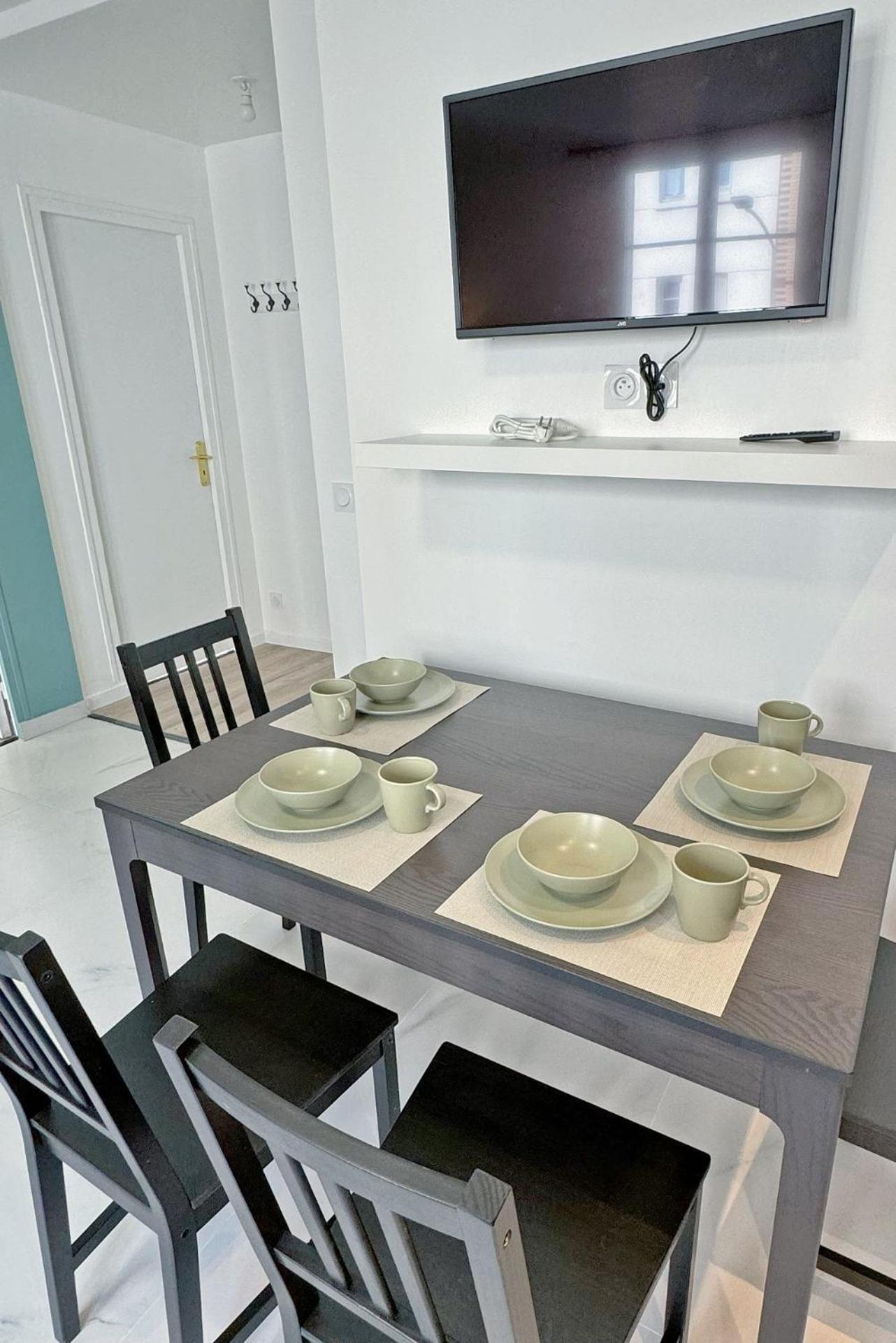 Cozy Paris Gateway Groups With Free Parking Apartment